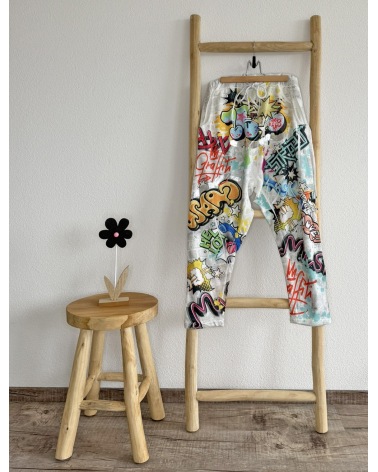 Harem Hose Wunder & Schön - Graffiti - Beige Trousers